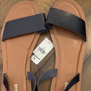 Express sling back sandals - NWT